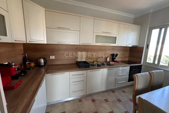 Shtepi ne shitje Apartament ne Durres, 2+1, Mobilimi E mobiluar, Pagesa 225,000  Euro.