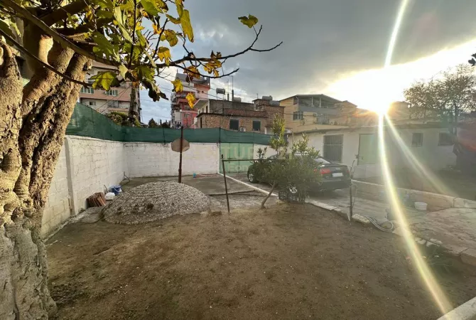 Shtepi ne shitje Shtepi Private ne Durres, 2+1, Mobilimi Bosh, pa mobiluar, Pagesa 200,000  Euro.