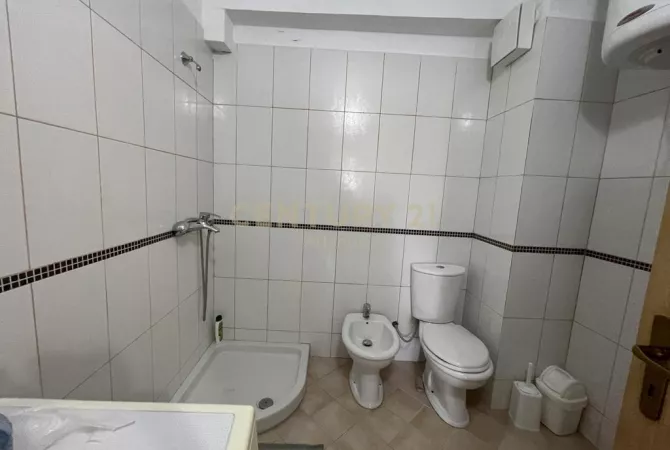 Shtepi ne shitje Apartament ne Durres, 2+1, Mobilimi E mobiluar, Pagesa 128,000  Euro.