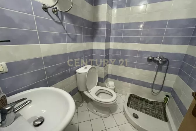 Shtepi ne shitje Apartament ne Durres, 2+1, Mobilimi E mobiluar, Pagesa 128,000  Euro.