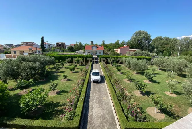 Shtepi ne shitje Shtepi Private ne Durres, 6+1, Mobilimi Pjeserisht e mobiluar, Pagesa 255,000  Euro.