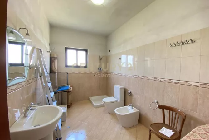 Shtepi ne shitje Shtepi Private ne Durres, 6+1, Mobilimi Pjeserisht e mobiluar, Pagesa 255,000  Euro.