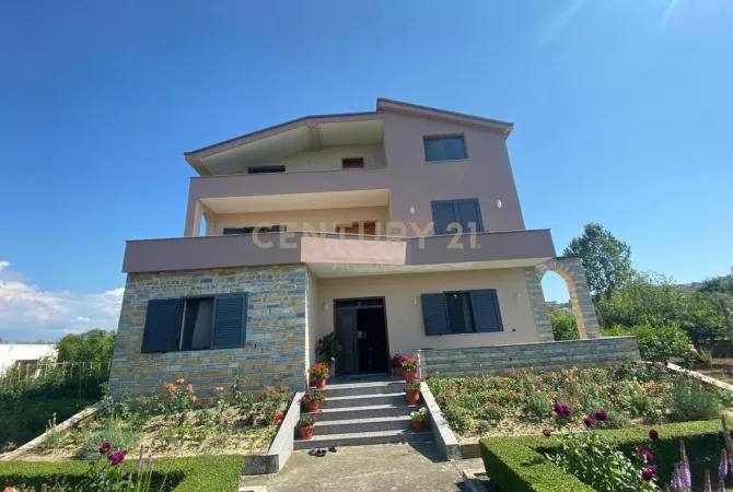 Shtepi ne shitje 6+1 ne Durres - 255,000 Euro