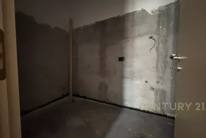 Shtepi ne shitje Apartament ne Durres, 2+1, Mobilimi Bosh, pa mobiluar, Pagesa 145,000  Euro.