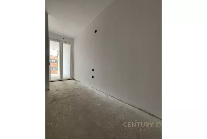 Shtepi ne shitje Apartament ne Durres, 2+1, Mobilimi Bosh, pa mobiluar, Pagesa 145,000  Euro.