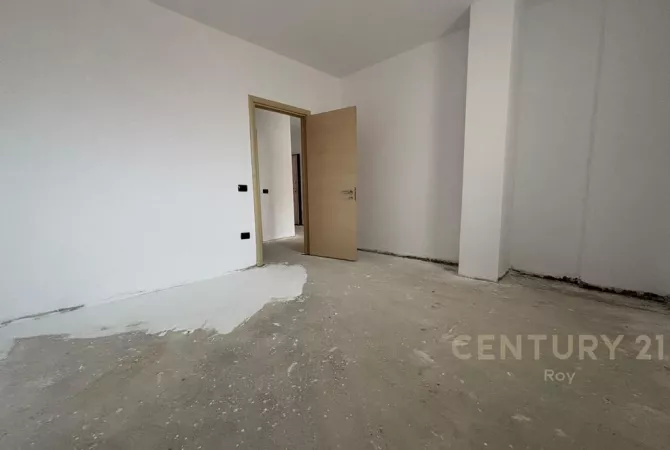 Shtepi ne shitje Apartament ne Durres, 2+1, Mobilimi Bosh, pa mobiluar, Pagesa 145,000  Euro.