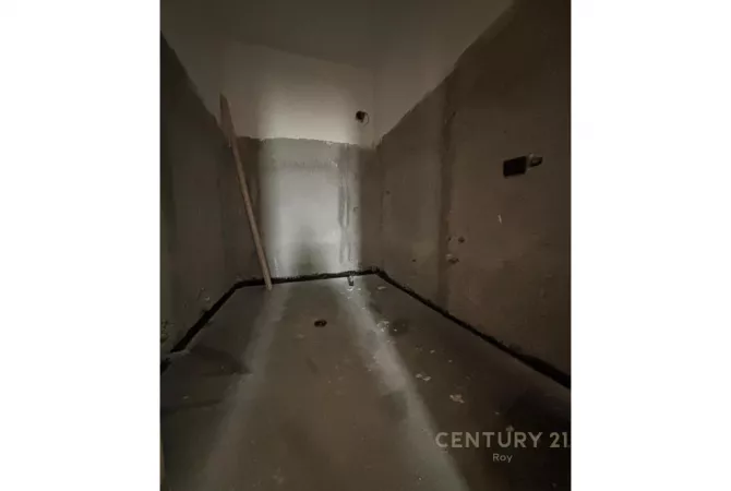 Shtepi ne shitje Apartament ne Durres, 2+1, Mobilimi Bosh, pa mobiluar, Pagesa 145,000  Euro.