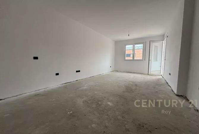 Shtepi ne shitje Apartament ne Durres, 2+1, Mobilimi Bosh, pa mobiluar, Pagesa 145,000  Euro.