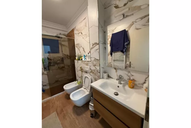 Shtepi ne shitje Apartament ne Durres, 2+1, Mobilimi E mobiluar, Pagesa 145,000  Euro.