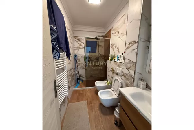 Shtepi ne shitje Apartament ne Durres, 2+1, Mobilimi E mobiluar, Pagesa 145,000  Euro.