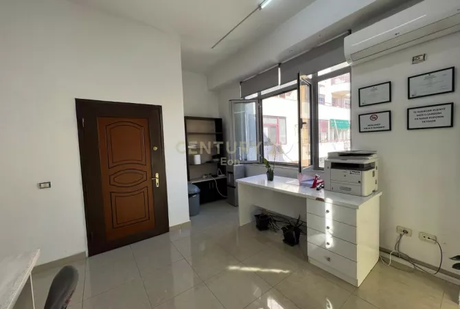 Ambient biznesi ne shitje 1+1 ne Durres - 100,000 Euro