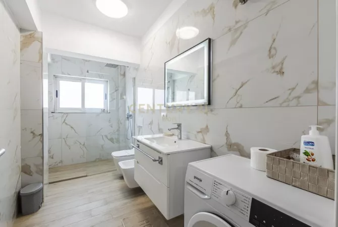 Shtepi ne shitje Apartament ne Durres, 2+1, Mobilimi E mobiluar, Pagesa 180,000  Euro.