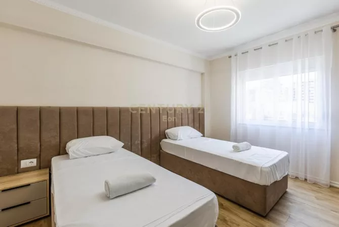 Shtepi ne shitje Apartament ne Durres, 2+1, Mobilimi E mobiluar, Pagesa 180,000  Euro.