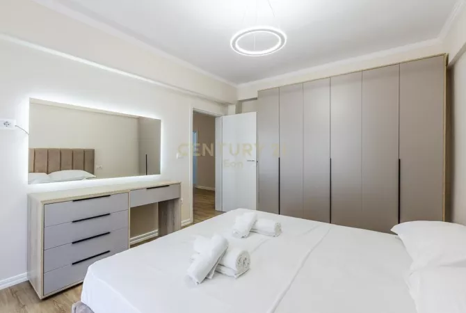 Shtepi ne shitje Apartament ne Durres, 2+1, Mobilimi E mobiluar, Pagesa 180,000  Euro.