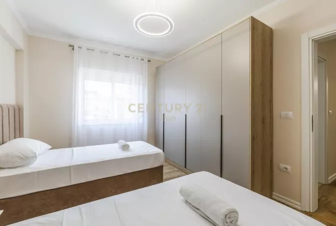 Shtepi ne shitje Apartament ne Durres, 2+1, Mobilimi E mobiluar, Pagesa 180,000  Euro.