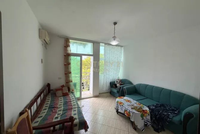 Shtepi ne shitje Apartament ne Durres, 1+1, Mobilimi Pjeserisht e mobiluar, Pagesa 80,000  Euro.