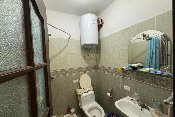 Shtepi ne shitje Apartament ne Durres, 1+1, Mobilimi Pjeserisht e mobiluar, Pagesa 80,000  Euro.