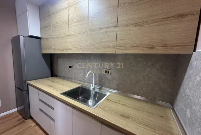 Shtepi ne shitje Apartament ne Durres, 2+1, Mobilimi E mobiluar, Pagesa 132,000  Euro.
