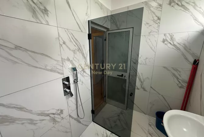 Shtepi ne shitje Apartament ne Durres, 2+1, Mobilimi E mobiluar, Pagesa 132,000  Euro.