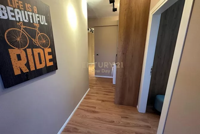 Shtepi ne shitje Apartament ne Durres, 2+1, Mobilimi E mobiluar, Pagesa 132,000  Euro.