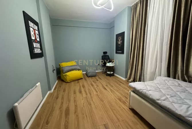 Shtepi ne shitje Apartament ne Durres, 2+1, Mobilimi E mobiluar, Pagesa 132,000  Euro.