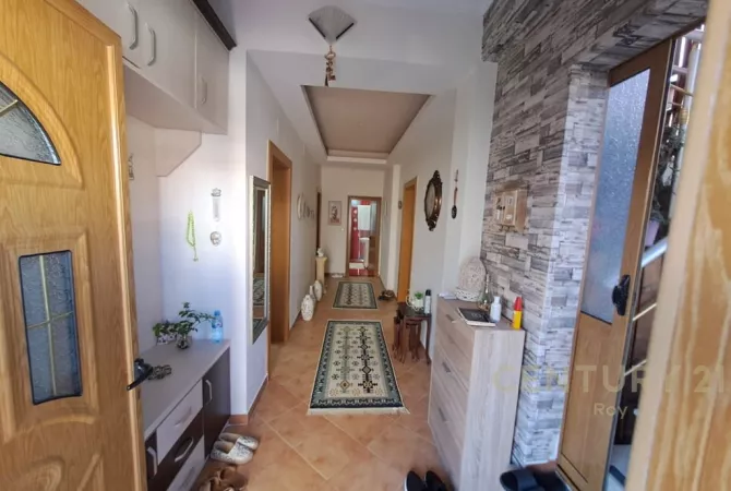 Shtepi ne shitje Shtepi Private ne Durres, 3+1, Mobilimi E mobiluar, Pagesa 300,000  Euro.