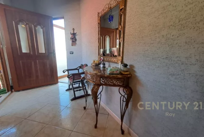 Shtepi ne shitje Shtepi Private ne Durres, 3+1, Mobilimi E mobiluar, Pagesa 300,000  Euro.