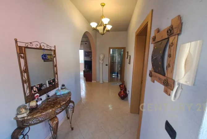 Shtepi ne shitje Shtepi Private ne Durres, 3+1, Mobilimi E mobiluar, Pagesa 300,000  Euro.