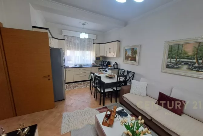 Shtepi ne shitje Shtepi Private ne Durres, 3+1, Mobilimi E mobiluar, Pagesa 300,000  Euro.