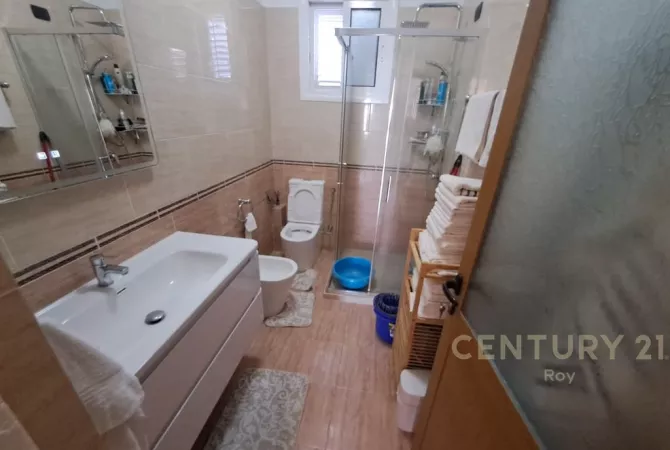 Shtepi ne shitje Shtepi Private ne Durres, 3+1, Mobilimi E mobiluar, Pagesa 300,000  Euro.