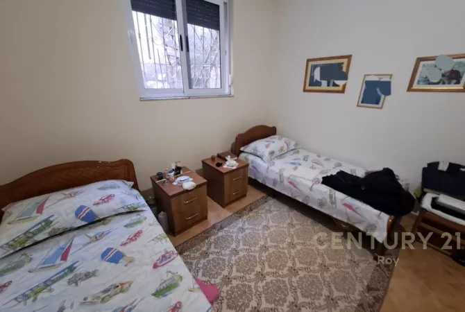 Shtepi ne shitje Shtepi Private ne Durres, 3+1, Mobilimi E mobiluar, Pagesa 300,000  Euro.