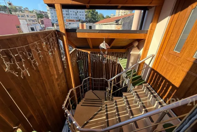 Shtepi ne shitje Shtepi Private ne Durres, 3+1, Mobilimi E mobiluar, Pagesa 300,000  Euro.