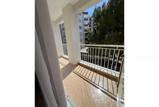 Shtepi ne shitje Apartament ne Durres, 2+1, Mobilimi E mobiluar, Pagesa 220,000  Euro.
