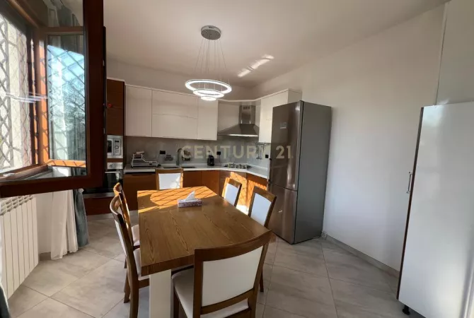 Shtepi ne shitje Shtepi Private ne Durres, 2+1, Mobilimi Pjeserisht e mobiluar, Pagesa 185,000  Euro.