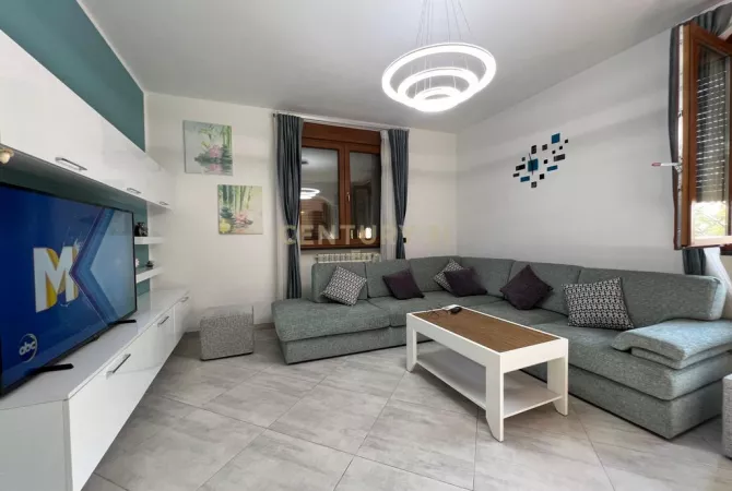 Shtepi ne shitje Shtepi Private ne Durres, 2+1, Mobilimi Pjeserisht e mobiluar, Pagesa 185,000  Euro.