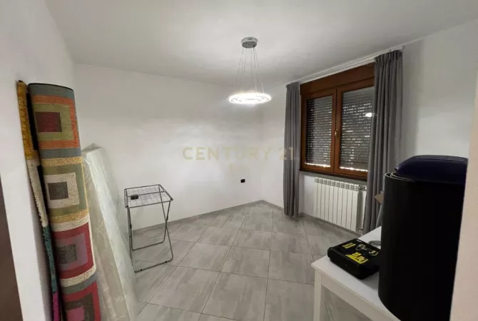 Shtepi ne shitje Shtepi Private ne Durres, 2+1, Mobilimi Pjeserisht e mobiluar, Pagesa 185,000  Euro.