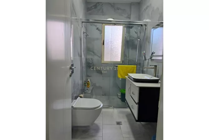 Shtepi ne shitje Apartament ne Durres, Garsoniere, Mobilimi E mobiluar, Pagesa 65,000  Euro.