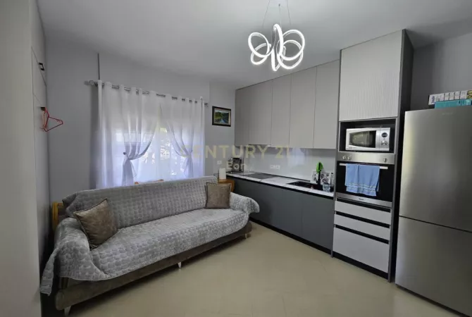 Shtepi ne shitje Apartament ne Durres, Garsoniere, Mobilimi E mobiluar, Pagesa 65,000  Euro.