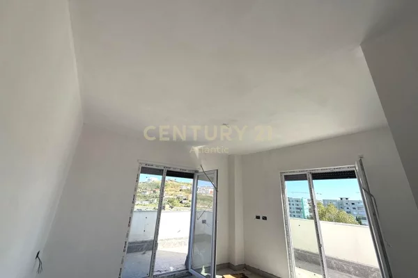 Shtepi ne shitje Apartament ne Durres, 2+1, Mobilimi Bosh, pa mobiluar, Pagesa 132,000  Euro.