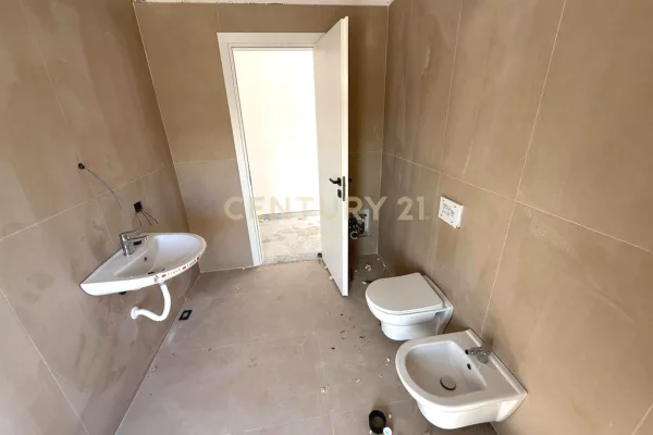Shtepi ne shitje Apartament ne Durres, 2+1, Mobilimi Bosh, pa mobiluar, Pagesa 132,000  Euro.