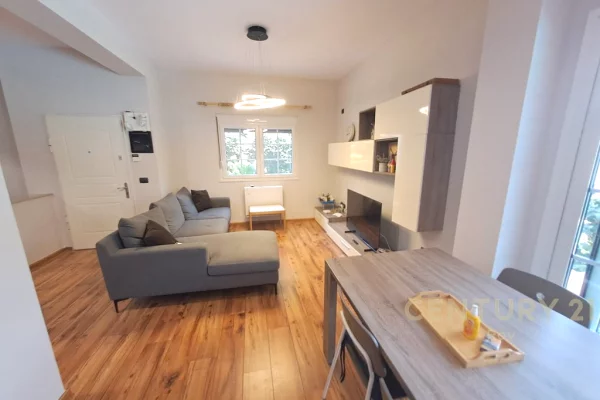 Shtepi ne shitje Vila Luksoze ne Durres, 3+1, Mobilimi E mobiluar, Pagesa 500,000  Euro.