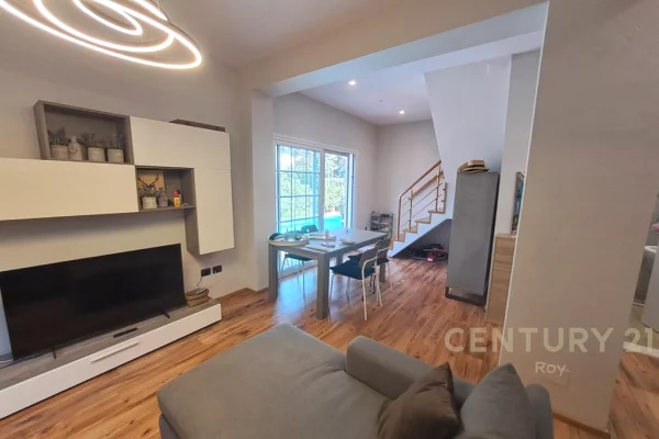 Shtepi ne shitje Vila Luksoze ne Durres, 3+1, Mobilimi E mobiluar, Pagesa 500,000  Euro.