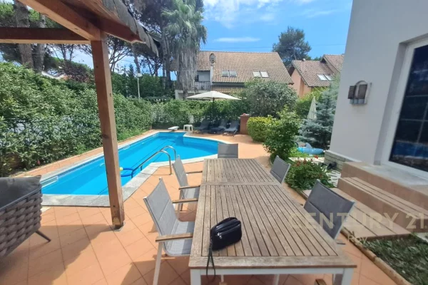 Shtepi ne shitje 3+1 ne Durres - 500,000 Euro