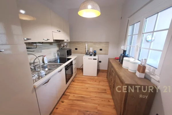 Shtepi ne shitje Vila Luksoze ne Durres, 3+1, Mobilimi E mobiluar, Pagesa 500,000  Euro.