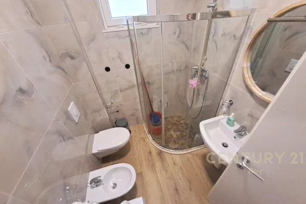 Shtepi ne shitje Vila Luksoze ne Durres, 3+1, Mobilimi E mobiluar, Pagesa 500,000  Euro.