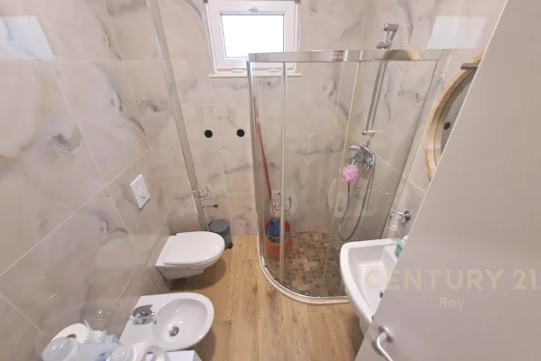 Shtepi ne shitje Vila Luksoze ne Durres, 3+1, Mobilimi E mobiluar, Pagesa 500,000  Euro.