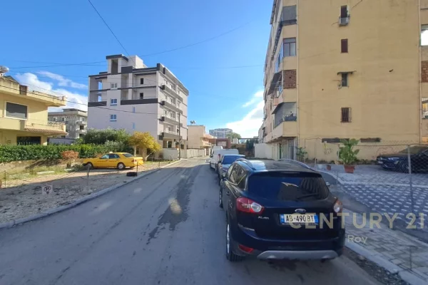 Shtepi ne shitje Shtepi Private ne Durres, 2+1, Mobilimi Pjeserisht e mobiluar, Pagesa 450,000  Euro.