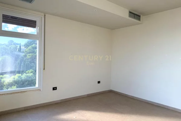 Shtepi ne shitje Apartament ne Durres, 2+1, Mobilimi E mobiluar, Pagesa 260,000  Euro.