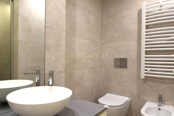 Shtepi ne shitje Apartament ne Durres, 2+1, Mobilimi E mobiluar, Pagesa 260,000  Euro.