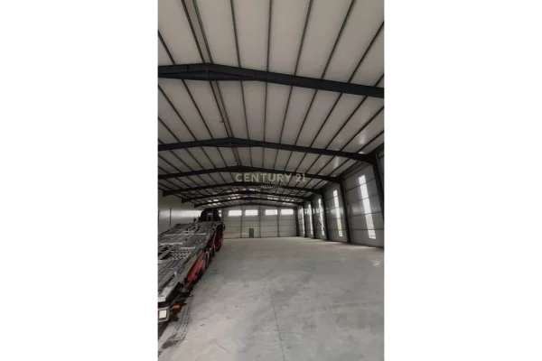 Ambient biznesi me qera 4+1 ne Durres - 2,500 Leke